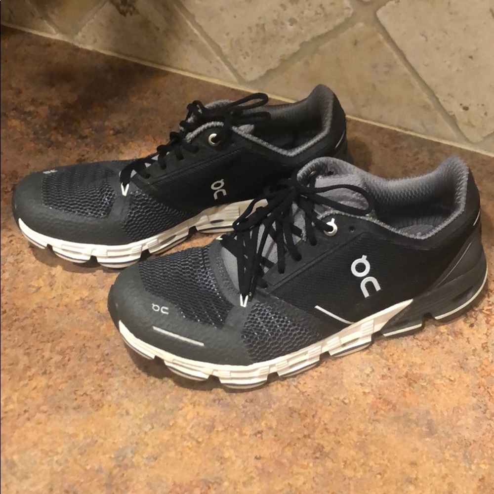ON Cloudflyer running shoes size 8.5